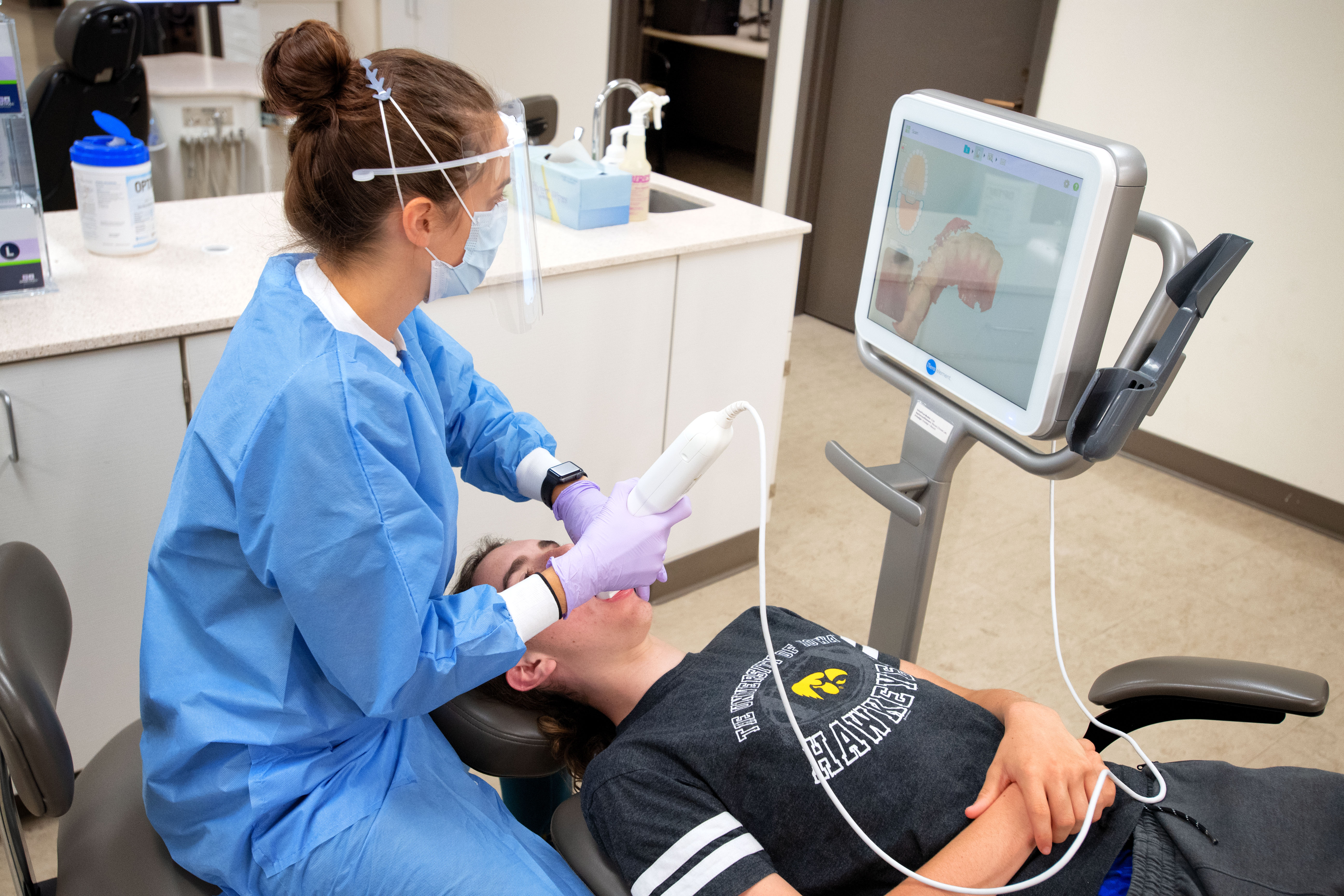 Dentist scanning patients teeth