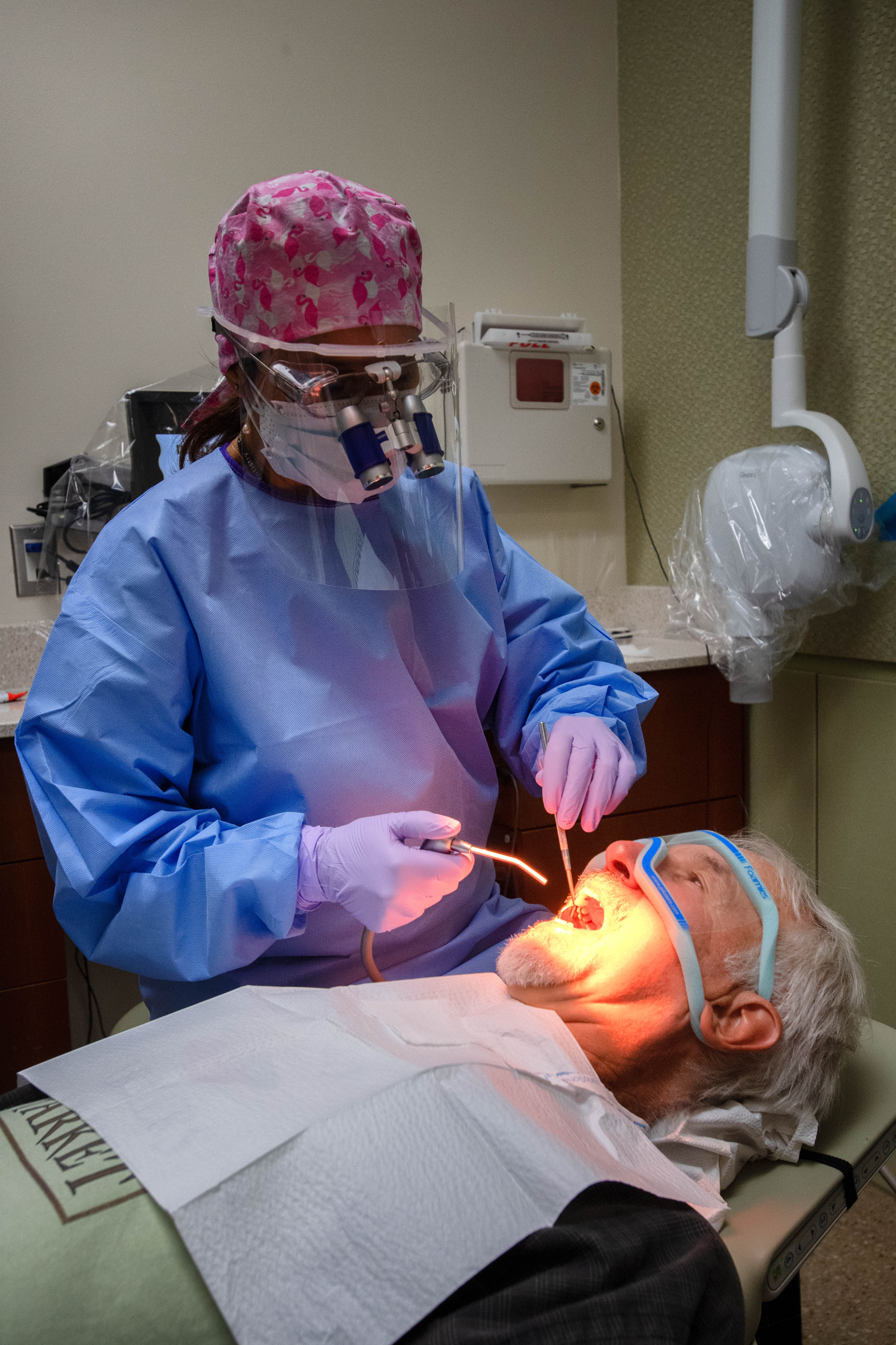 Dentist patient care 