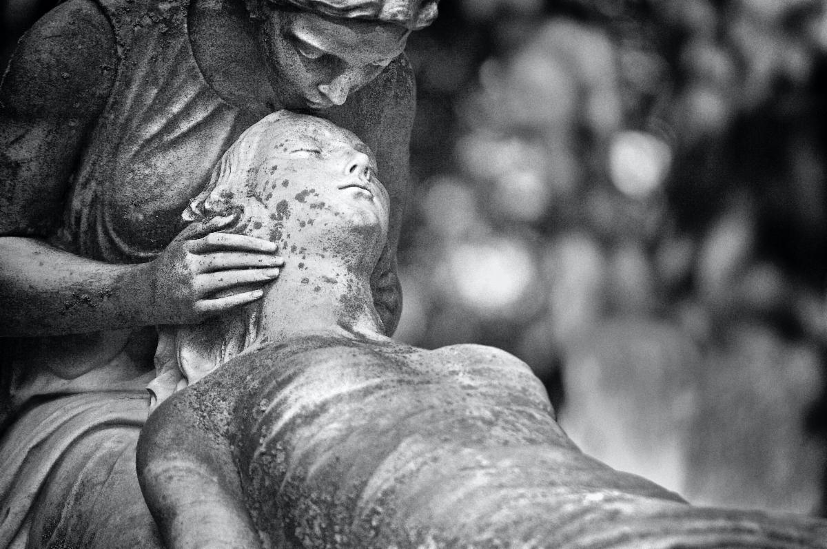 Statue of woman grieving