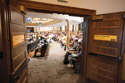 A large introductory class in Macbride Auditorium