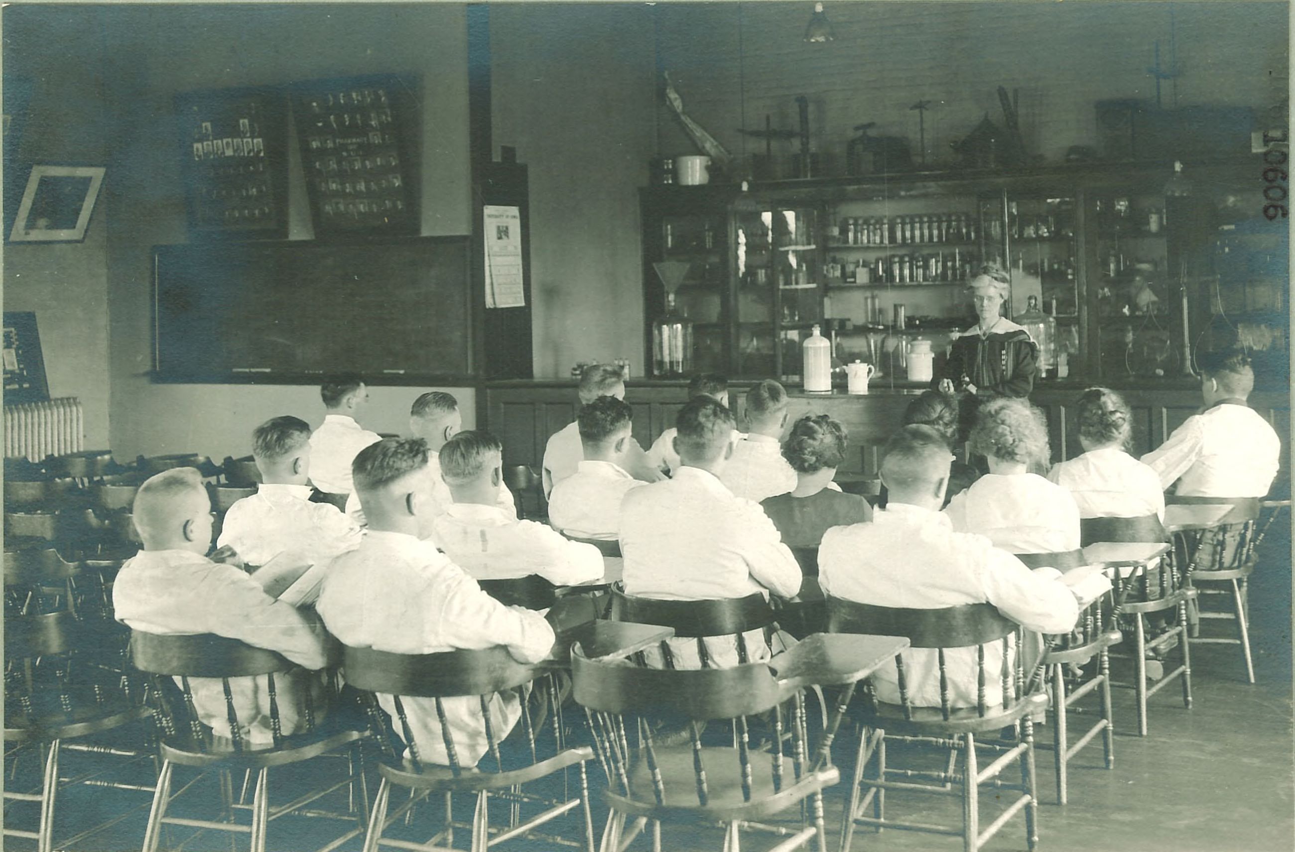 Black and white image of Professor Zada Mary Cooper leading a lecture of students