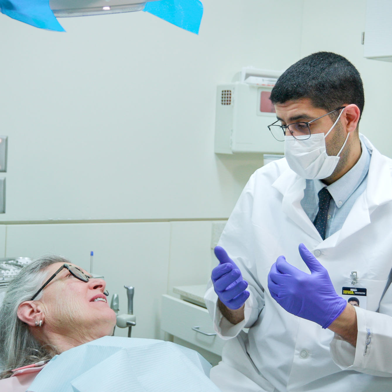 Salahaldeen Abuhammound - Dentist speaking with Patient